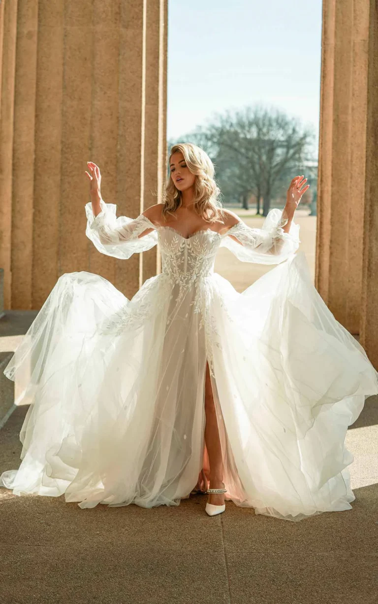 Eteryczna, designerska suknia ślubna boho w literę A z odpinanymi długimi rękawami