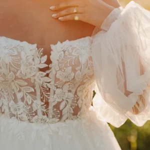 Boho suknia ślubna w literę A z koronką i tiulowymi rękawami z opadającymi ramionami