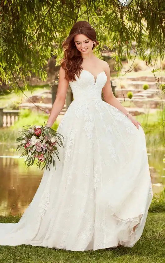Bezramkowa suknia ślubna w linii A z bawełnianą koronką