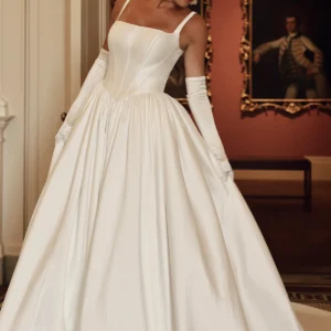 Nowoczesna księżniczkowa suknia balowa z kwadratowym dekoltem i kieszeniami