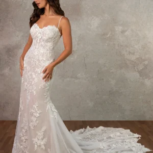 Koronkowa suknia ślubna typu fit & flare z koralikowymi ramiączkami spaghetti