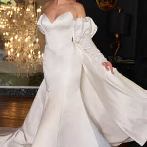 Suknia ślubna typu fit & flare bez ramiączek z satyny Grand Satin z kokardą z tyłu