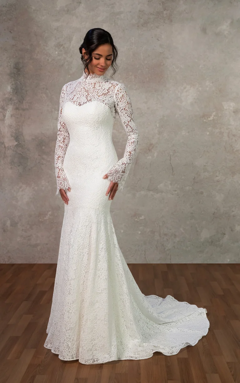 Suknia typu fit & flare z przezroczystymi długimi rękawami z koronki i wysoką stójką