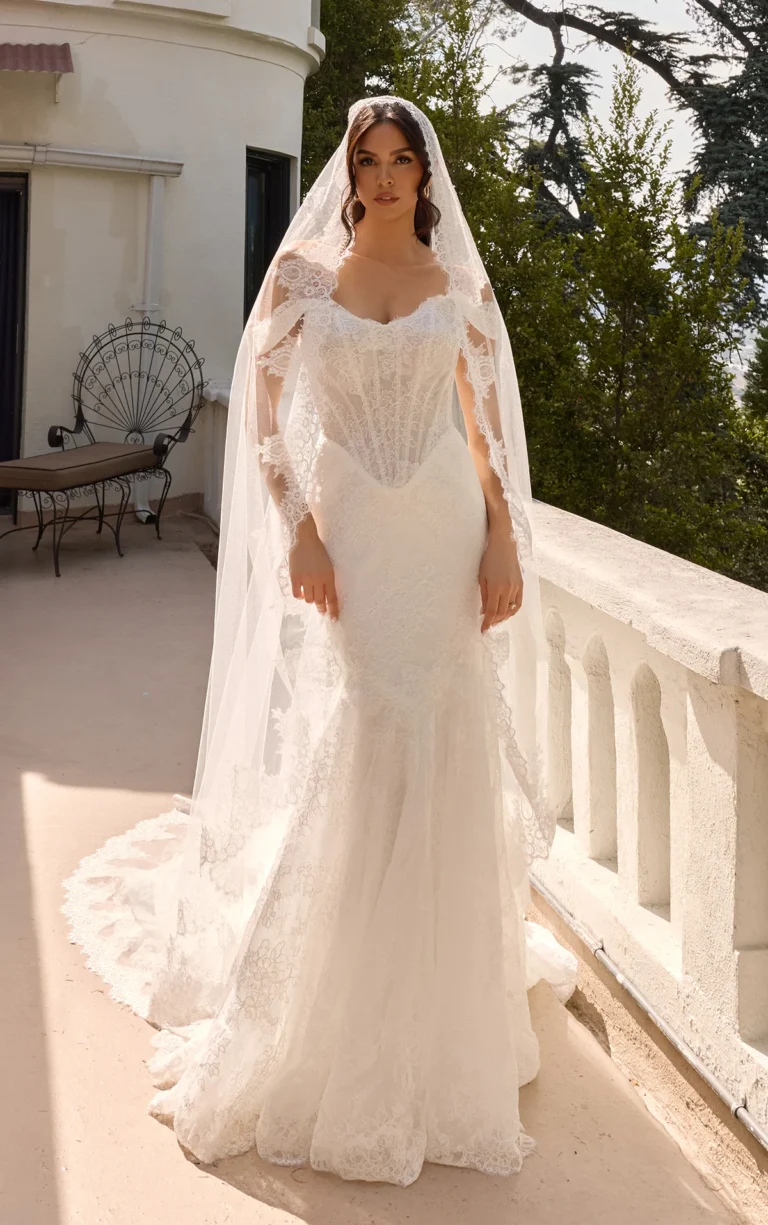 Koronkowo-ti ulowa suknia typu fit & flare z dekoltem w serek i falowanym wykończeniem