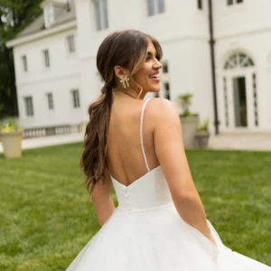 Nowoczesna księżniczkowa suknia balowa z gorsetem w stylu corset