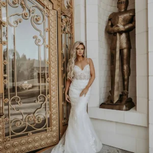 Luksusowa koronkowa suknia ślubna typu fit & flare