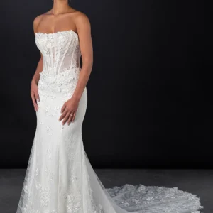 Suknia ślubna romantyczna bez ramiączek koronkowa fit & flare z kwiatami 3D