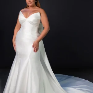 Suknia ślubna nowoczesna bez ramiączek fit & flare z odpinanym trenem-kokardą