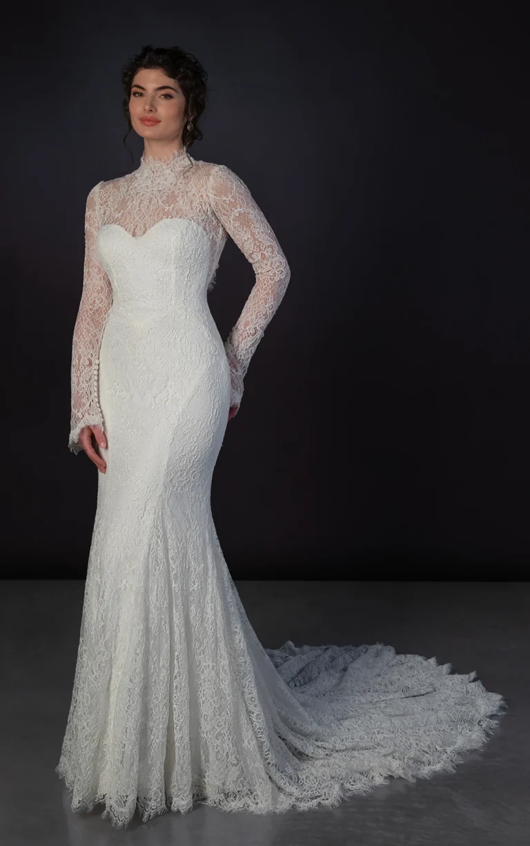 Suknia ślubna vintage koronkowa z wysokim dekoltem z odkrytymi plecami fit & flare z rękawami