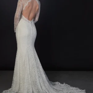 Suknia ślubna vintage koronkowa z wysokim dekoltem z odkrytymi plecami fit & flare z rękawami