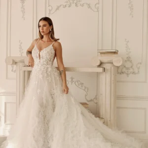 Suknia ślubna romantyczna couture tiulowa w linii A z kwiatami 3D