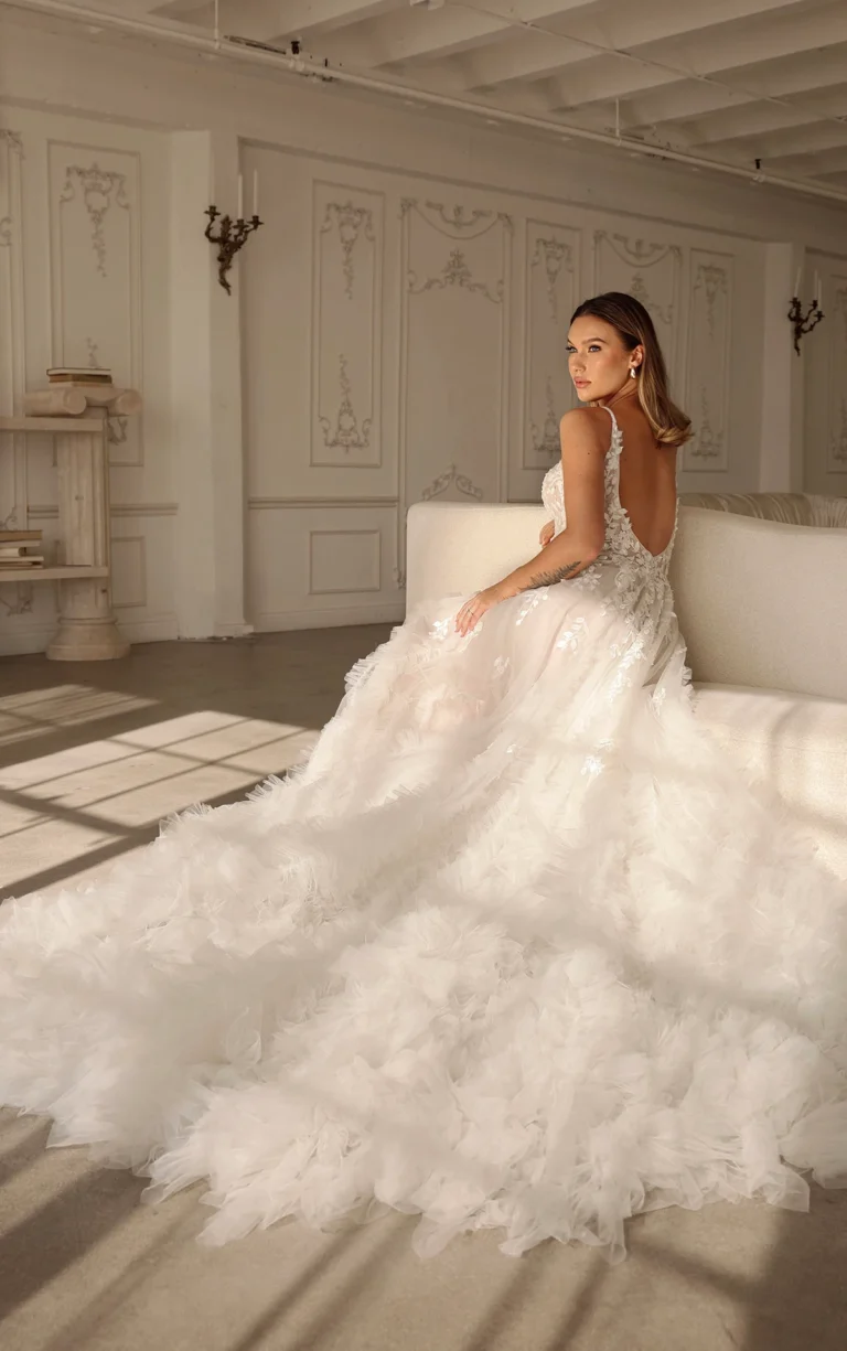Suknia ślubna romantyczna couture tiulowa w linii A z kwiatami 3D