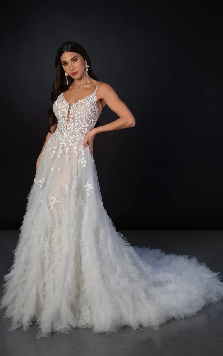 Suknia ślubna romantyczna couture tiulowa w linii A z kwiatami 3D