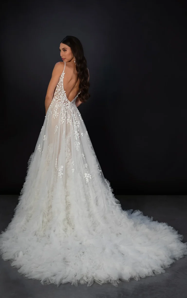 Suknia ślubna romantyczna couture tiulowa w linii A z kwiatami 3D