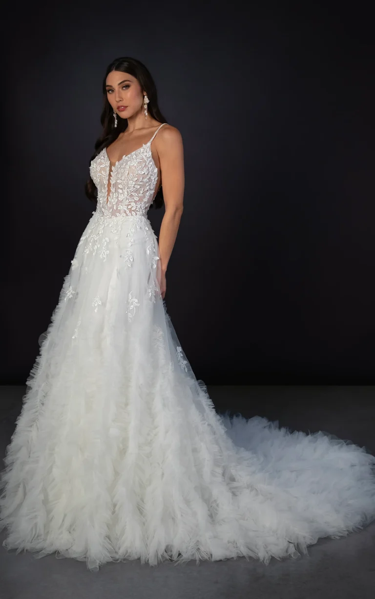 Suknia ślubna romantyczna couture tiulowa w linii A z kwiatami 3D