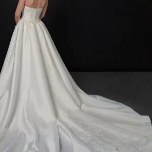 Suknia ślubna bez ramiączek fit & flare z odpinaną spódnicą