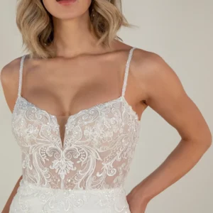 Koronkowa suknia ślubna typu fit & flare z dekoltem w kształcie serca – 7863, dodatkowe ujęcie 4