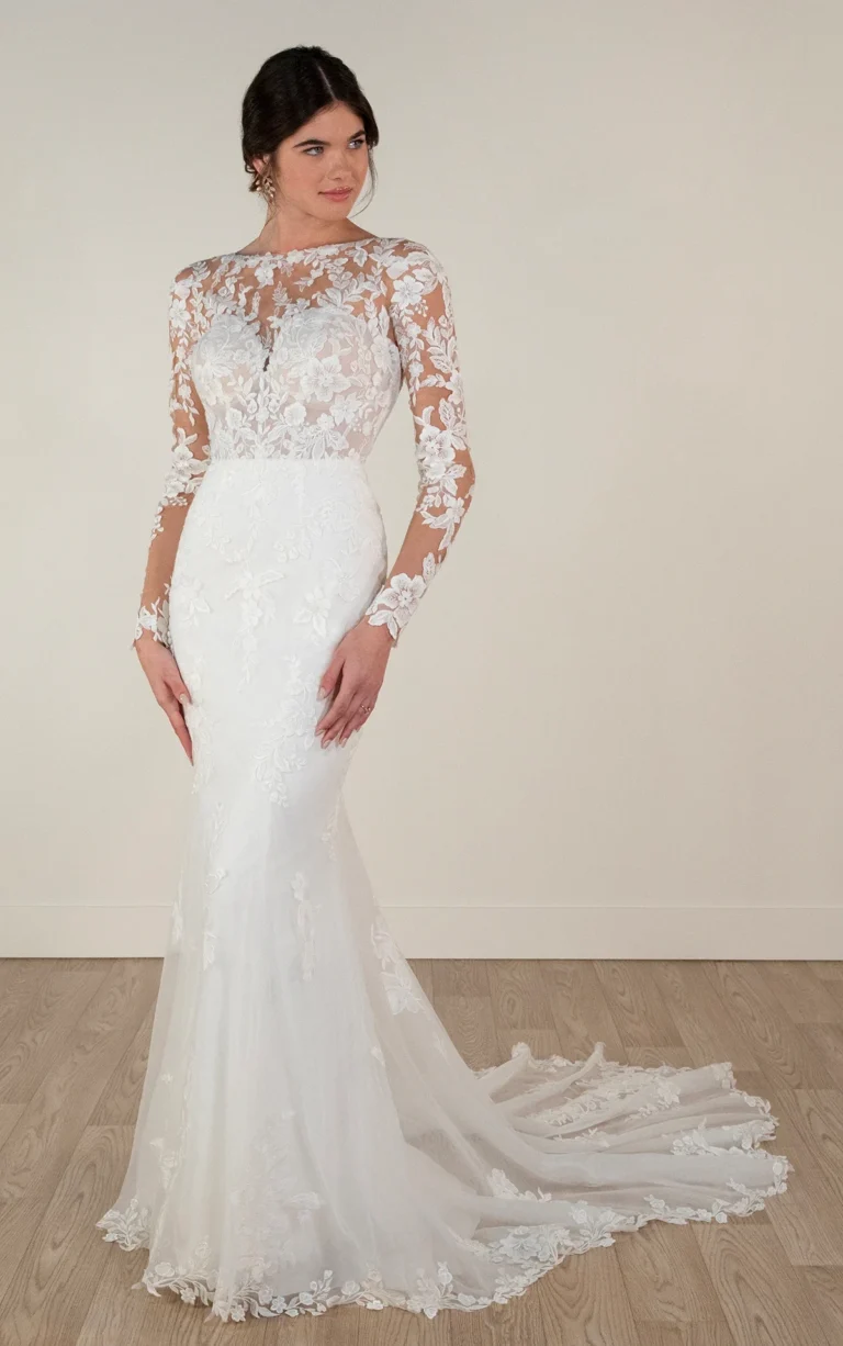 Romantyczna suknia ślubna typu fit & flare z długimi koronkowymi rękawami