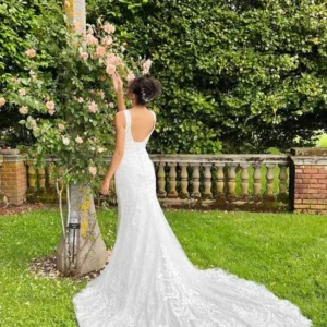 Nowoczesna koronkowa suknia ślubna typu fit & flare na ramiączkach – D3637, dodatkowe ujęcie 1