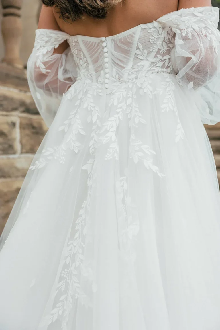 Eteryczna, designerska suknia ślubna boho w literę A z odpinanymi długimi rękawami