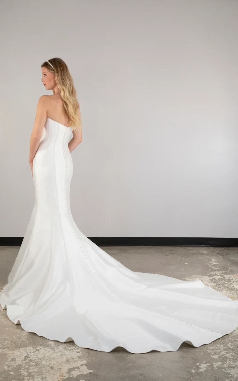 Zmysłowa suknia typu fit & flare (syrenka) bez ramiączek z głębokim dekoltem z mikado