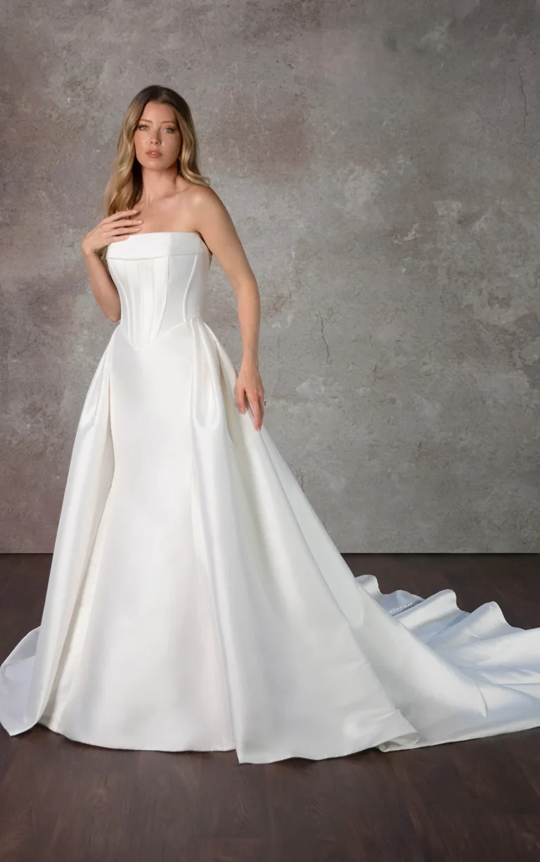 Glamour suknia ślubna bez ramiączek typu fit & flare z odpinaną spódnicą wierzchnią