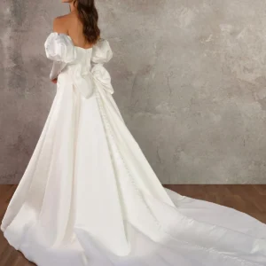 Suknia ślubna typu fit & flare bez ramiączek z satyny Grand Satin z kokardą z tyłu – D4369, dodatkowe ujęcie 1