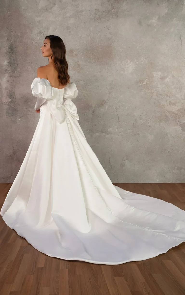 Suknia ślubna typu fit & flare bez ramiączek z satyny Grand Satin z kokardą z tyłu