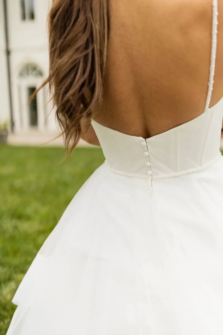Nowoczesna księżniczkowa suknia balowa z gorsetem w stylu corset