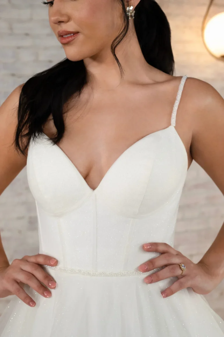 Nowoczesna księżniczkowa suknia balowa z gorsetem w stylu corset