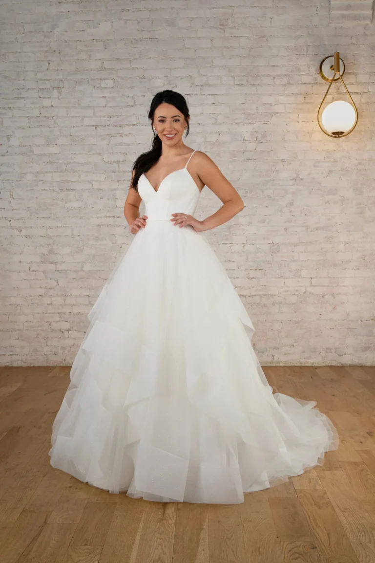 Nowoczesna księżniczkowa suknia balowa z gorsetem w stylu corset