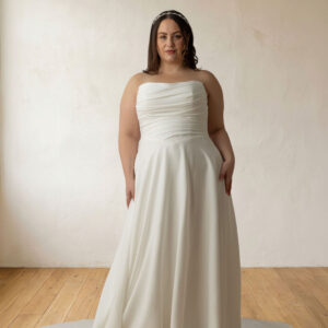 Gładka suknia ślubna plus size w linii A bez ramiączek z marszczonym gorsetem – PA1456, ujęcie 1